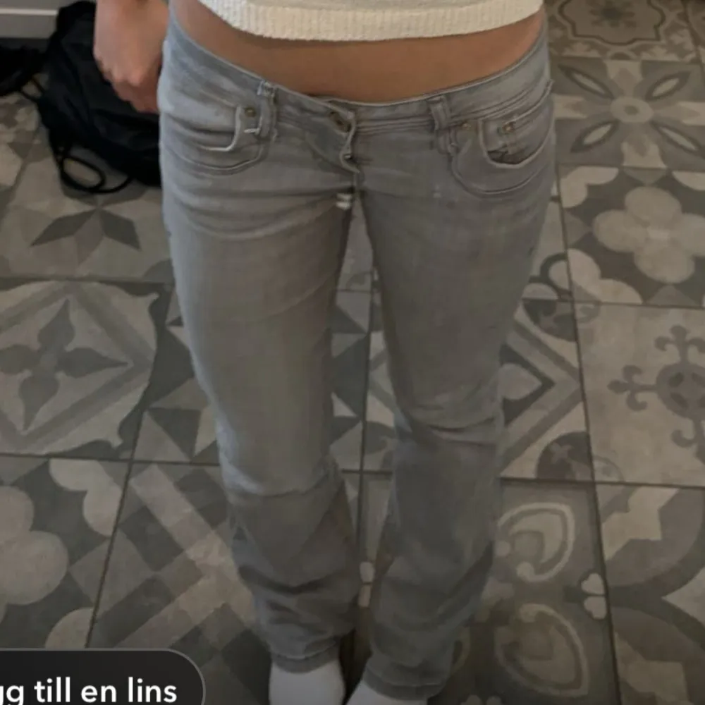 Säljer ett par snygga grå Ltb jeans i bra skick. Hör av er för fler bilder!!💘💘. Jeans & Byxor.