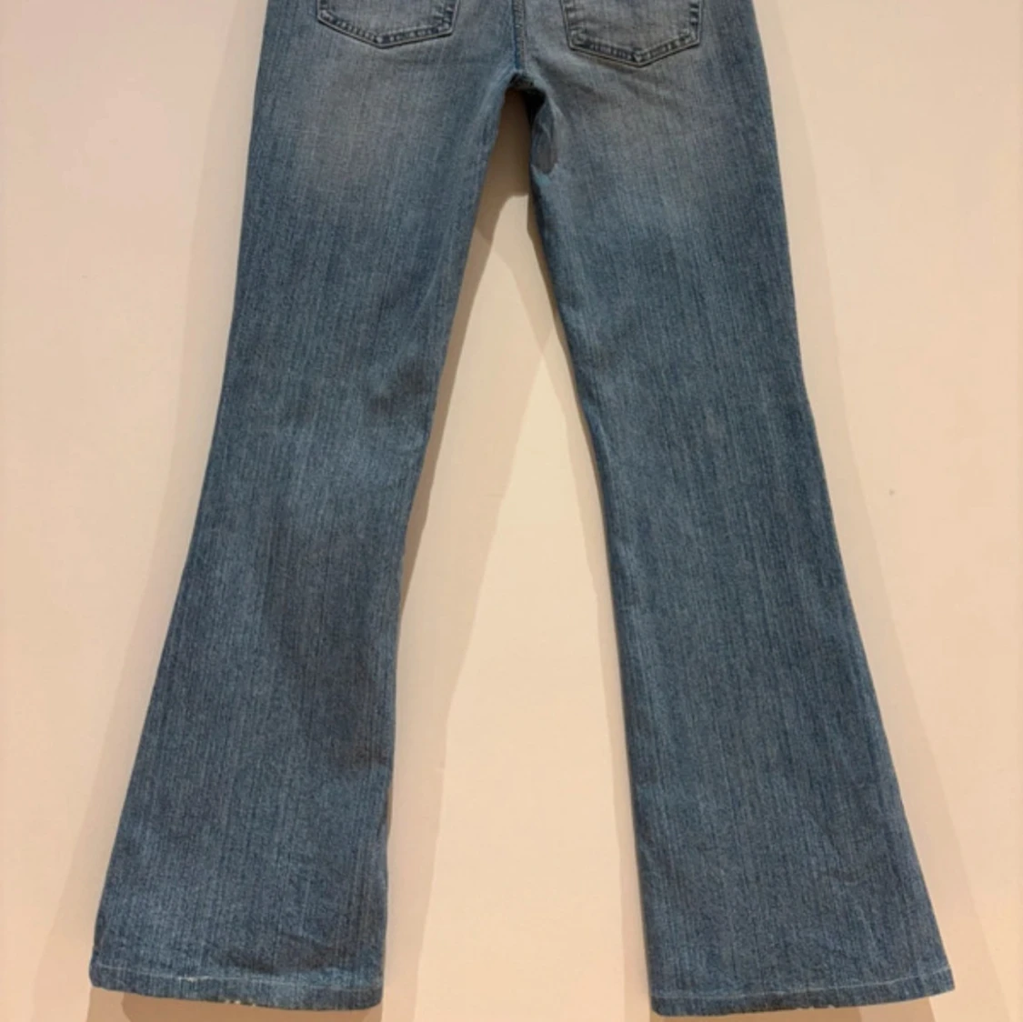 Blå bootcut jeans från EDC - 91
