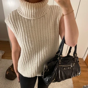 Stickad väst  - Super snygg och mysig 💕💕