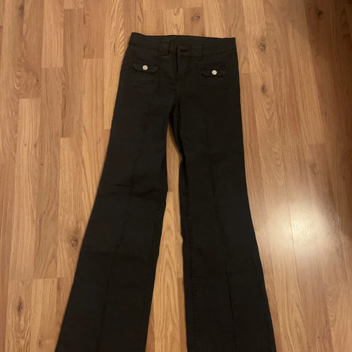 Svarta bootcut byxor - 92