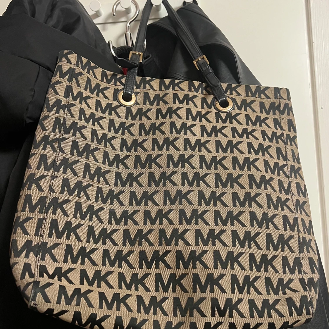 Michael kors toteväska