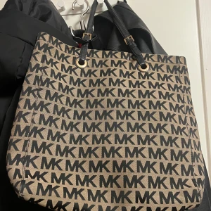 Michael kors toteväska - Bra skick!
