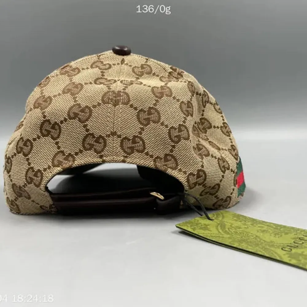 Säljer min äkta gucci keps då jag har tröttnat å bytt klädstil är inte ute efter så mycket pengar utan bara syt få sälja den. Accessoarer.