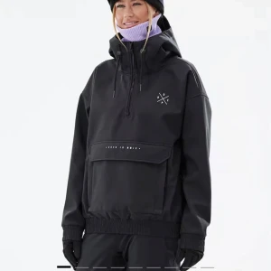 Svart skidjacka från Dope - Svart skidjacka från Dope. Endast använd fåtal och är som nyskick.