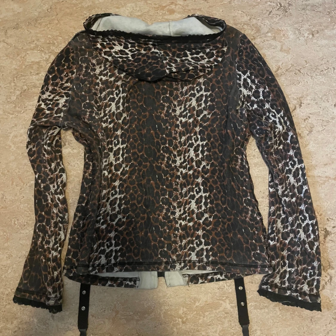 Leopardmönstrad jacka med huva från Tripp - 90