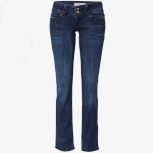 Low waist Pepe jeans  - Snygga mörkblå low waist jeans från Pepe Jeans i straight, orginal pris 1000kr, i jätte bra skicka💕såå fin färg i verkligen💕💕