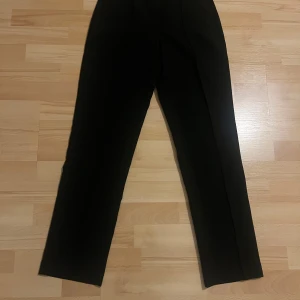 Kostymbyxor  - Svarta kostymbyxor från Vero Moda. Oanvända. 