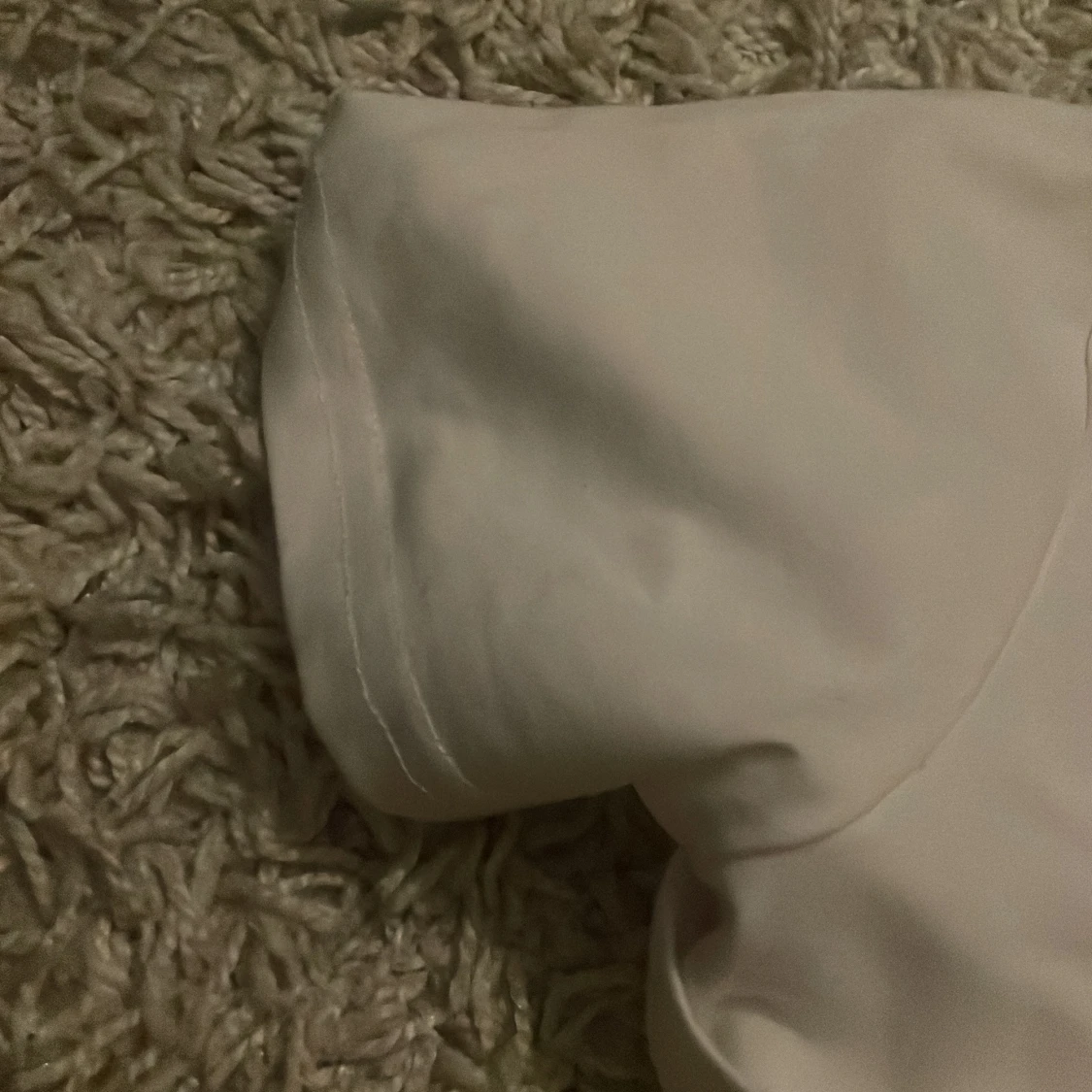 Vit croppad topp med fjärilstryck - 93