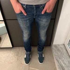 Dondup George jeans  - Marknadens fetaste jeans. Hej, säljer nu dessa dondup jeansen. Storlek 31. Skick 9/10. Ny pris = 4500:-. Säljas för 799