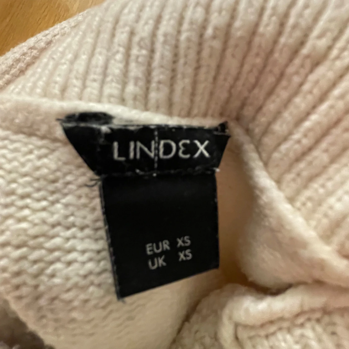 Beige stickad polotröja från Lindex - 91