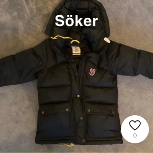 söker!! - söker denna jätte fina fjällräven jackan i xxxs i den minsta modellen,hade varigt supertacksam om någon had svenskt sälja denna till mej för en billig peng.🩷