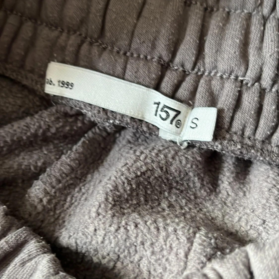 Grå mjukisbyxor från 157 - 91