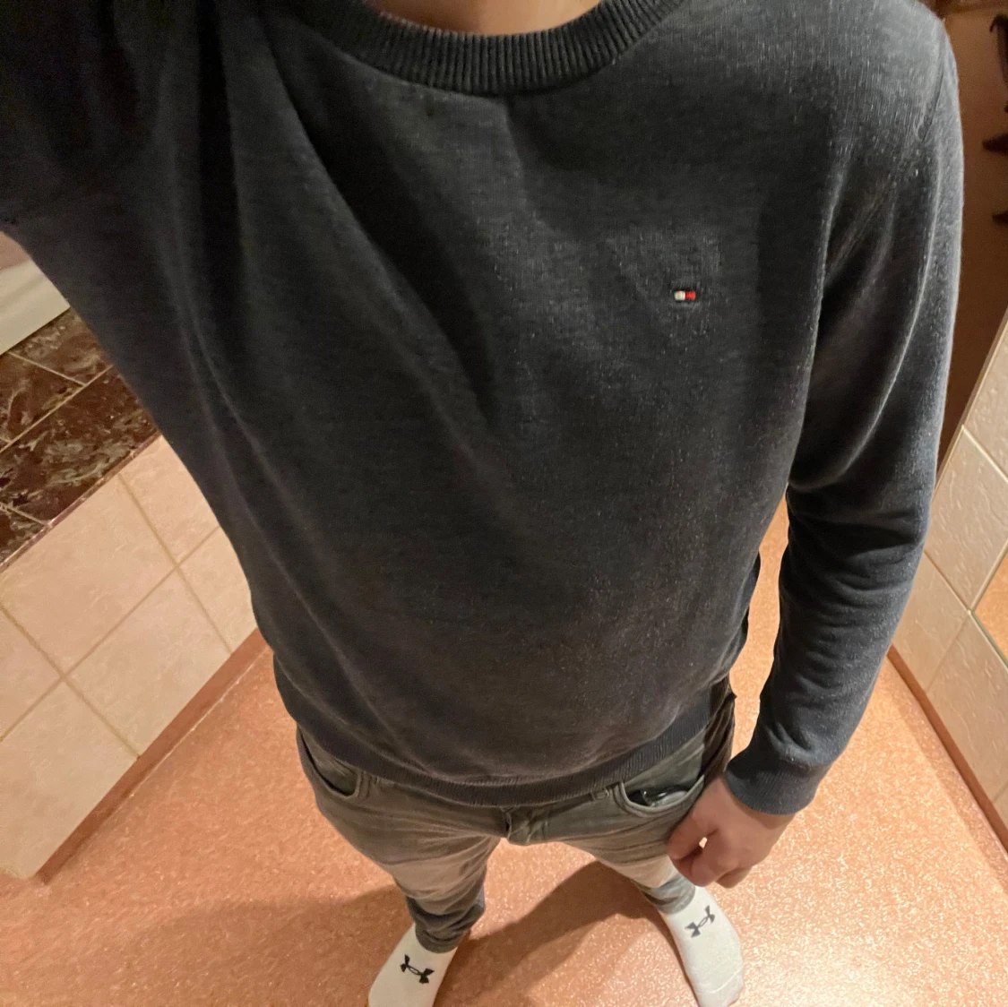 Mörkgrå tröja från Tommy Hilfiger - 92