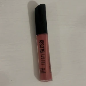 Rosa läppglans - Super fint pch glittrigt rosa läppglans från märket rimmel london. Den är endast testad!