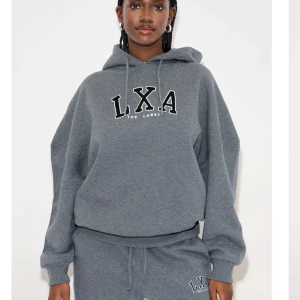 Grå hoodie från LXA The Label - Säljer en superbekväm grå hoodie från LXA The Label. Storlek Xs och är i ny skick, slutsåld på hemsidan!