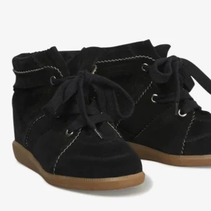 ISABEL MARANT SKOR - säljer mina jättefina Isabel marant skor då jag aldrig använder dom 💘 använda Max 4 gånger, orginalpris 5900 mitt pris 3500kr 💘orginalbox ingår !