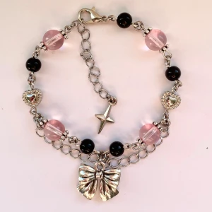 Armband  - Handgjort armband ᡣ𐭩 söt accessoar till varje outfit! ⋆౨ৎ˚⟡˖ frakt 18kr, pm för köp 𝜗𝜚🫶🏻🪽