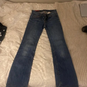 Guess lowwaist jeans  - Storlek 25 