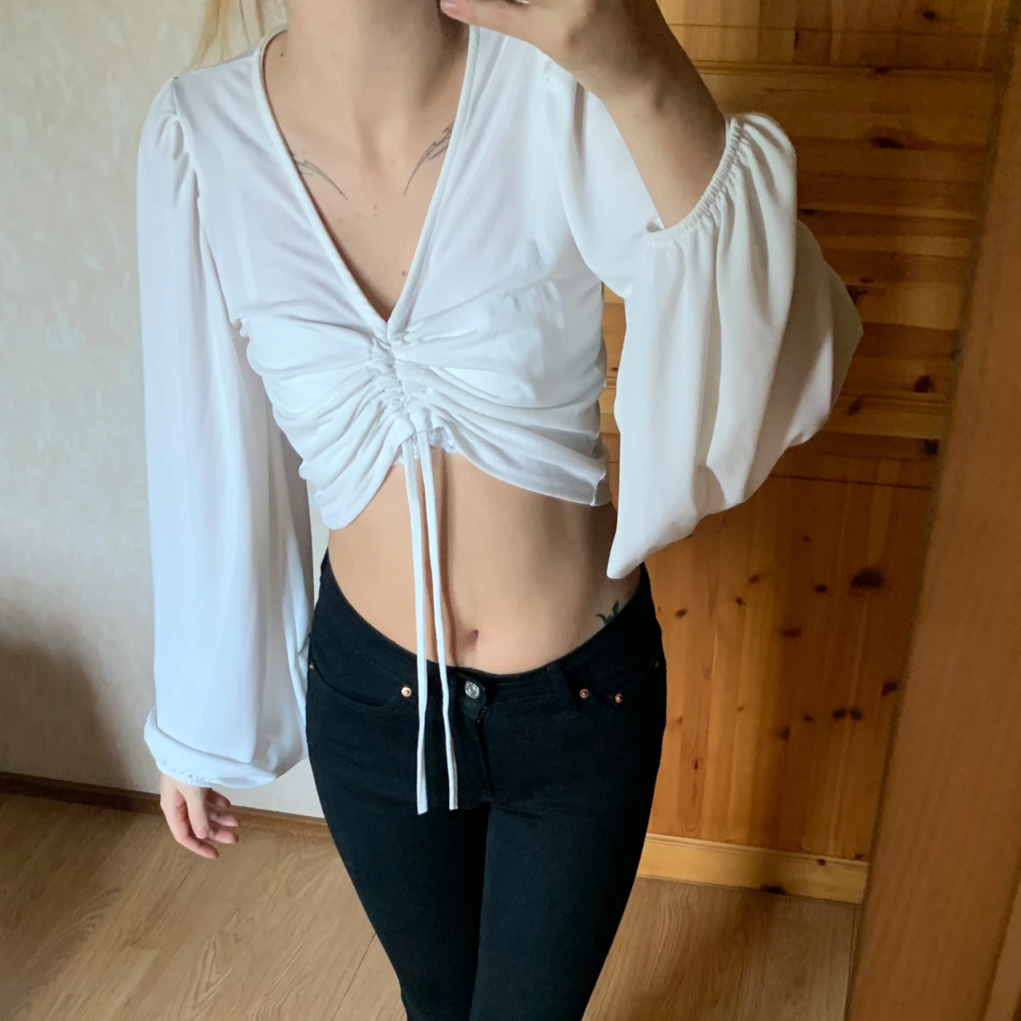 Vit tröja med scrunch