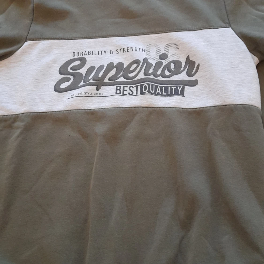 Grön och grå sweatshirt med tryck - 92