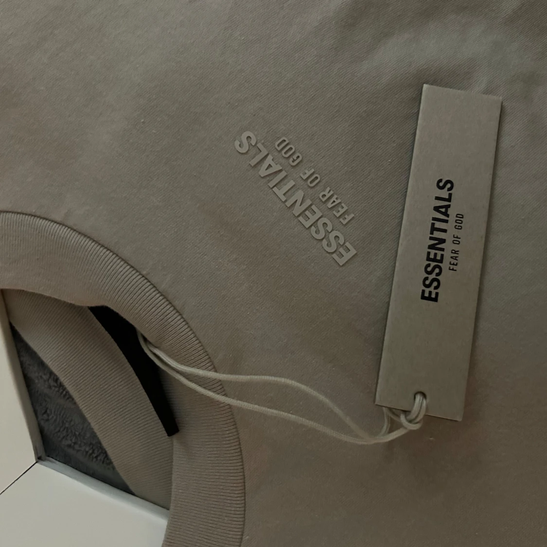 Fear Of God Essentials - ESSENTIALS TEE - SILVER CLOUD - 90