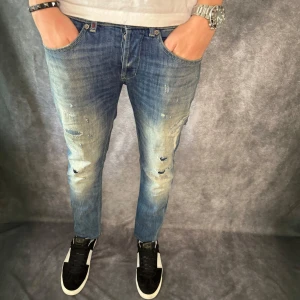 DONDUP GEORGE JEANS  - // Dondup George jeans | storlek w32, benlängd: 92cm, midjemått: 42cm | Nypris runt 4000 | Kontakta för fler frågor eller funderingar // Deluxecloset 