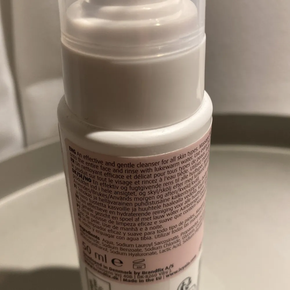Säljer denna Ivy Aïa Cleansing Mousse för att den inte passade min hud 💕fast väldigt skön ändå. Jag har bara provat den en gång, så allt e typ kvar. Beauty.