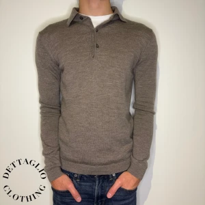 A Day’s March Tröja - Tröja från A Day’s March | Skick: 8/10 | Storlek: S | Nypris: 1299kr | Säljer för 489kr | Spårbar frakt via Postnord eller Instabox | Hör av dig vid frågor eller funderingar 