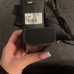 Klackar  - Helt nya fina klackar från skopunkten i storlek 40💗 Köpte dom för 550💗💗 Skicka prisförslag så kan vi diskutera priset💗💗