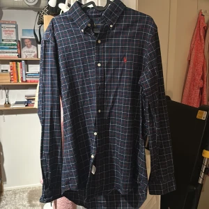 Ralph lauren skjorta  - Använd någon enstaka gång. Mycket bra skick. 