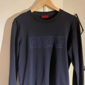 hugo hugo boss crewneck. Stl XS passar ungefär som S. Pris kan diskuteras. Väldigt bra skick.