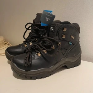 Grantex kängor storlek 39 - Grantex vattenavvisande kängor storlek 39. Vattenavvisande friluftsliv skor.