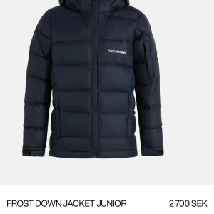 peak jacka - säljer denna fast i svart för jag använder min kappa mer, som ny. fråga för mer information och bilder❤️