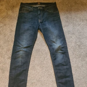 Lee jeans  - Lee daren zip fly  Liten fläck längst ner vid ena benet men annars fin Skriv vid frågor😊 Pris kan diskuteras!