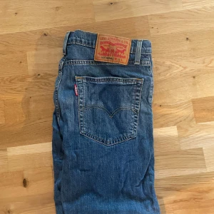 Levi’s 502 - Säljer dessa sjukt snygga levi’s 502 i fint skick. Hör av dig vid ytterligare funderingar. 