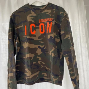 Dsquared2 Icon Camo tjocktröja - Skick: 9/10  Nypris: 2000kr  Pris går att förhandla Kontakta för fler bilder