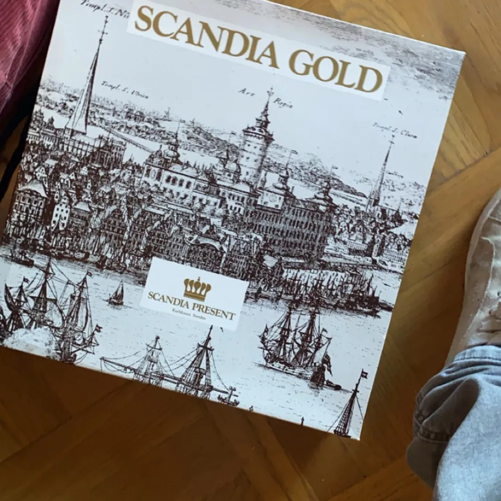 Äkta guld (22 karat) scandia guld . Övrigt.