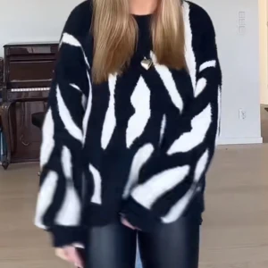 Stickad tröja  - Säljer denna stickade tröja i XS🩷🩷