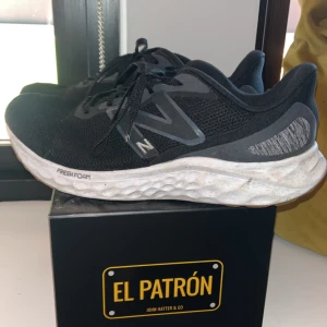 New balance skor - Säljer nu mina new balance skor väldigt bekväma. Använda en gång på en löptur så skicket är väldigt bra. Storlek 46,5. Nypris ca 1200 säljer nu för 500.