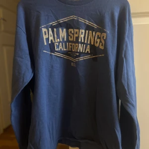 Blå California tröja  - Jättefin blå California tröja som inte kommer till användning! Super bra skick❤️