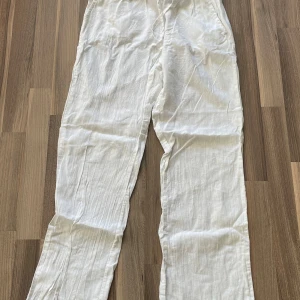 Linne byxor från lager 157 - Vita linne byxor från lager 157 i storlek xs. Inte använda mycket så i bra skick.