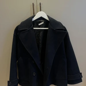 Kort kappa - En mörk blå kort kappa från design by si💓