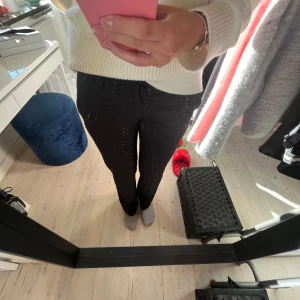 Kostymbyxor  - De populära lågmidjade och bootcut kostymbyxorna från bok bok i str 36. Bara använda 1 gång och är väldigt bra skick. Priset kan diskuteras vid snabbt köp. ❤️
