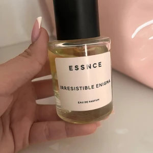 Essence parfym - Säljer pga inte min typ av doft. Doftar jätte gott knappast använt den endast testat.