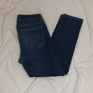 Acne studios jeans - Säljer dessa feta acnestudios jeansen. Dom är i otroligt bra skick och säljes i storleken 32/34 men dom är kortare och sitter som 32/30. Priset är 350 men ej slaget i sten. Vid frågor så är det bara att fråga på! Mvh Ludvig 