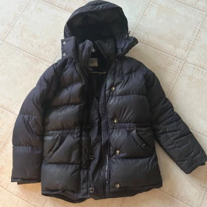 Boomerang jacka  - Storlek XS går att justera storlek med snören i jackan. Väldigt varm och skön. Passar även S 