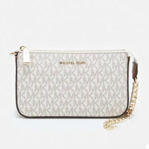 Michael Kors Väska - Säljer min Michael Kors väska eftersom den ej kommer till användning längre. Den är i väldigt fint skick och fungerar både till vardag och fest. Jag köpte den för 1700kr. Pris kan diskuteras. Kontakta mig för fler bilder💕