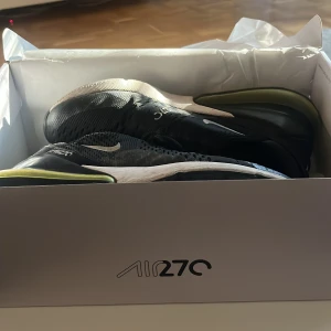Nike 270 - Dom är i jättebra skick, dom passade inte mig tyvärr storlek 41