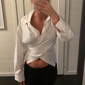 Skjorta - Skjorta. Aldrig använd 