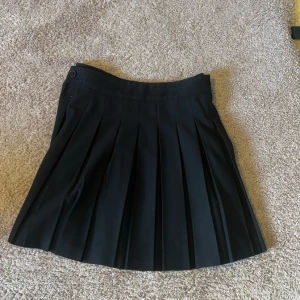 Kjol - Använd en eller två gånger och är köpt för 219kr. Ser helt ny ut! Pris kan diskuteras💕